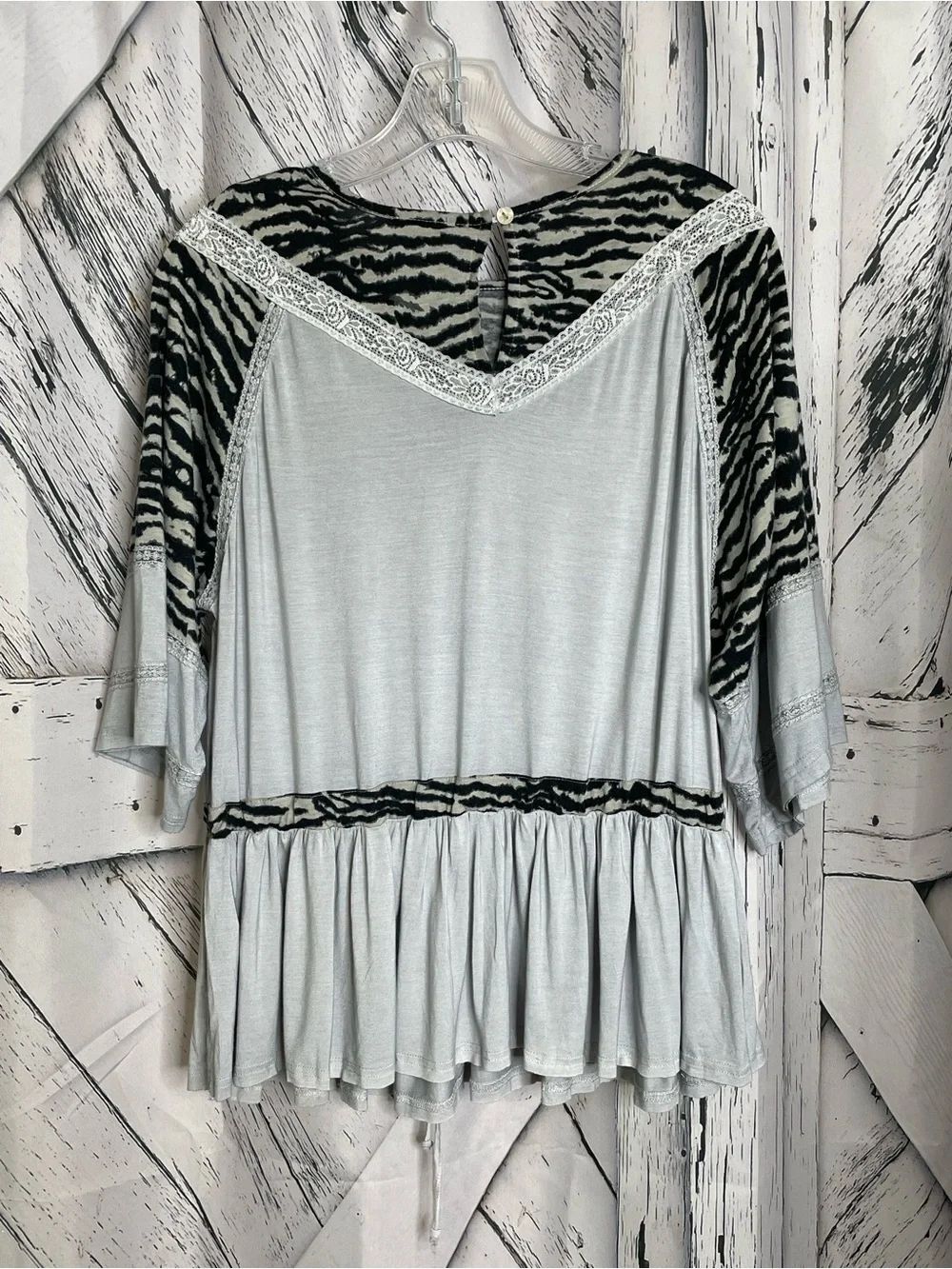 POL top grey bodice lace-trimmed V-neckline and zebra-print raglan sleeves S - Picture 3 of 8